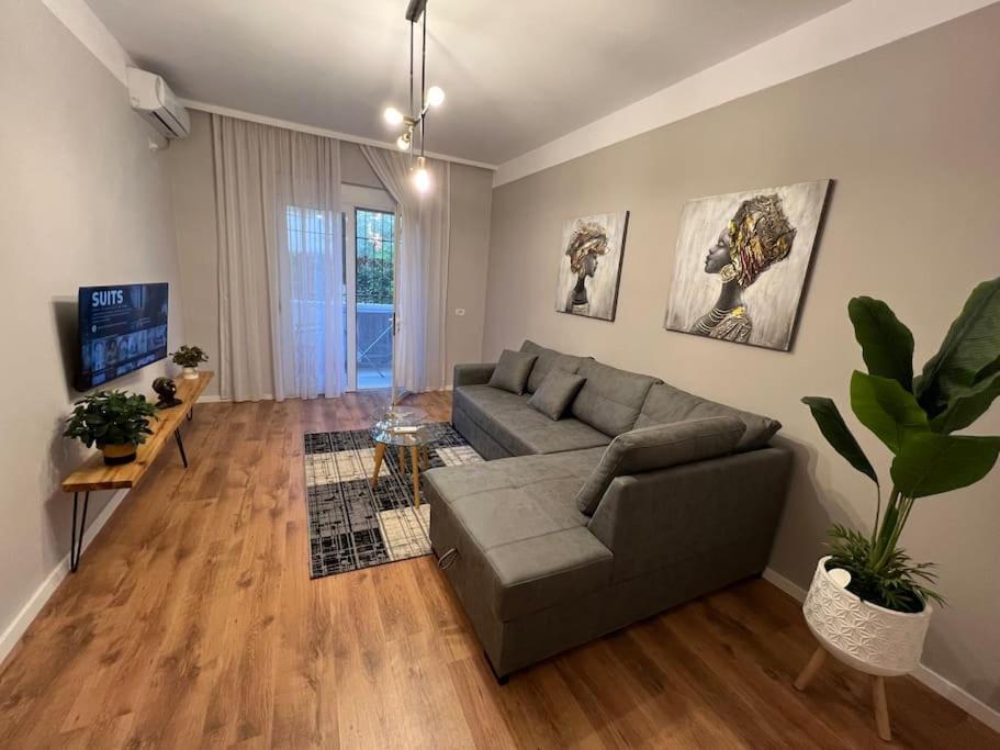 Apartament Deluxe W/ Self Check-in 24hr! Tirana