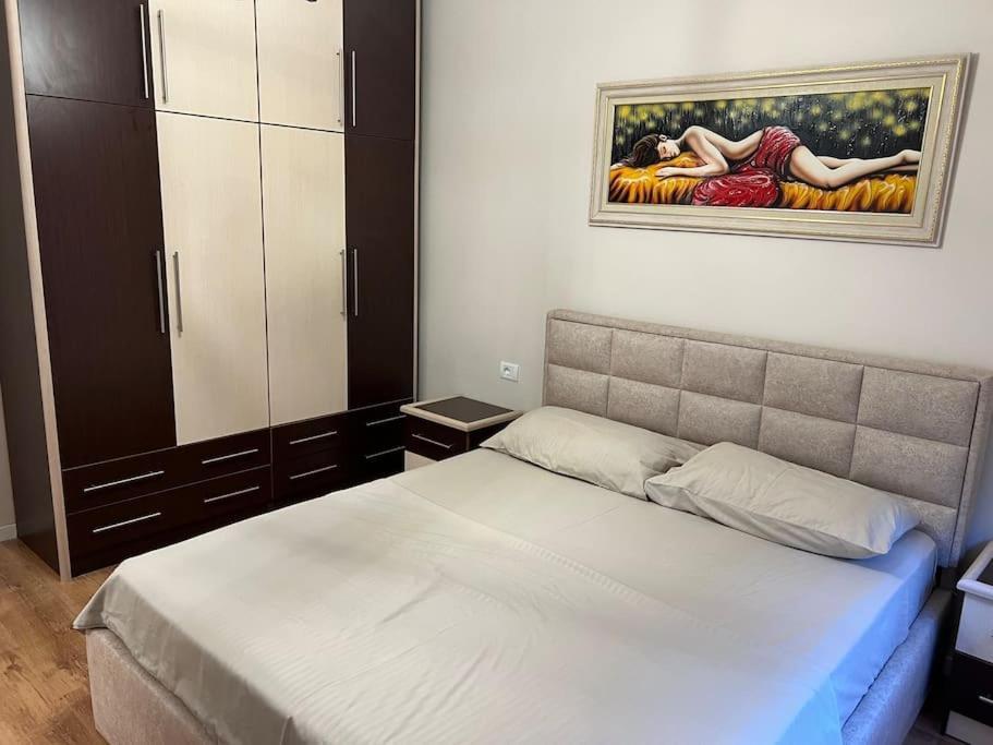 Deluxe W/ Self Check-in 24hr! *